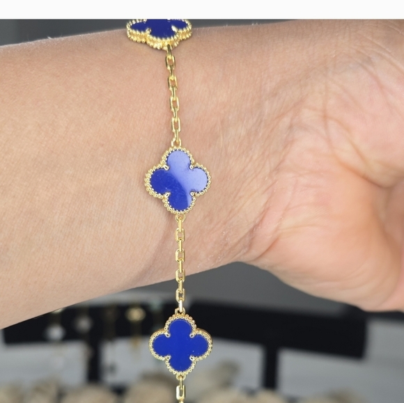 Elegant Gold and Blue Clover Bracelet - Picture 2 of 2